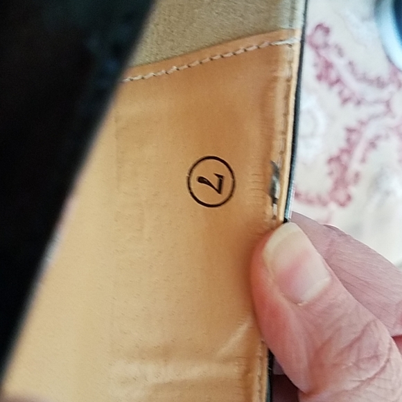 Shoes - Picture 4 of 4